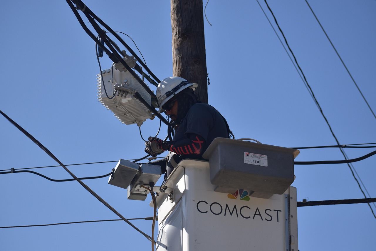 inspection des installations électriques : vérification complète du câblage pour garantir la sécurité et la conformité aux normes.