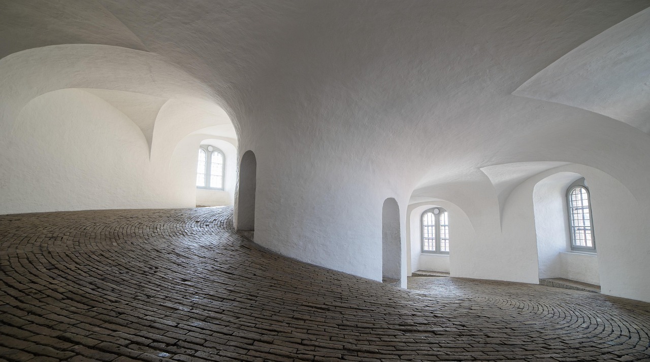 découvrez comment optimiser la hauteur sous plafond pour créer des espaces plus lumineux et aérés, et tirer le meilleur parti de votre intérieur.