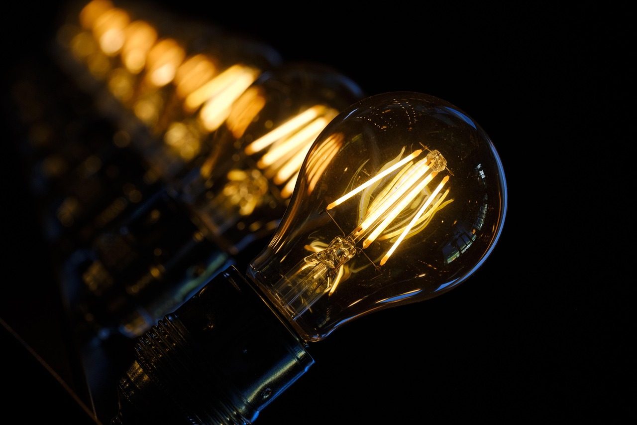 découvrez notre sélection d’éclairages pour illuminer vos espaces et créer une ambiance adaptée à chaque pièce.