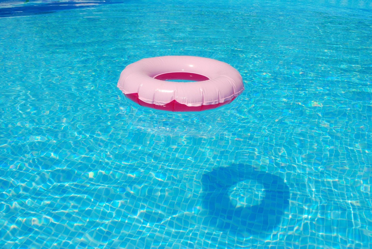 découvrez comment préparer le terrain pour une piscine hors terre : choix de l’emplacement, nivellement et étapes essentielles pour une installation stable et durable.