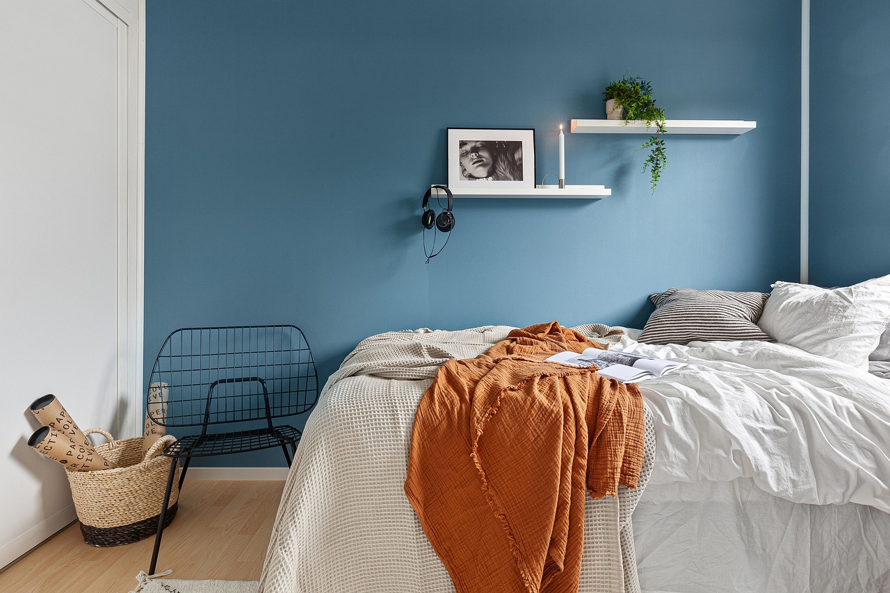 évitez les erreurs courantes dans la conception d’un dressing intégré et découvrez comment optimiser l’espace, le rangement et le style.
