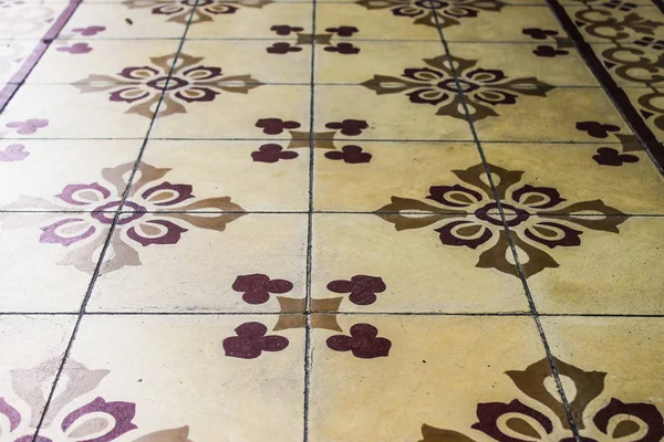 découvrez les croisillons autonivelants raimondi : une solution pratique pour poser vos carreaux avec un alignement précis et des joints réguliers.