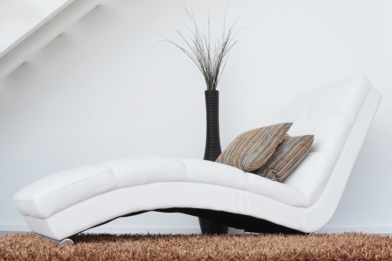 découvrez des idées de décoration chaleureuse pour un salon cosy : couleurs douces, textiles confortables et accessoires pour créer un espace accueillant.