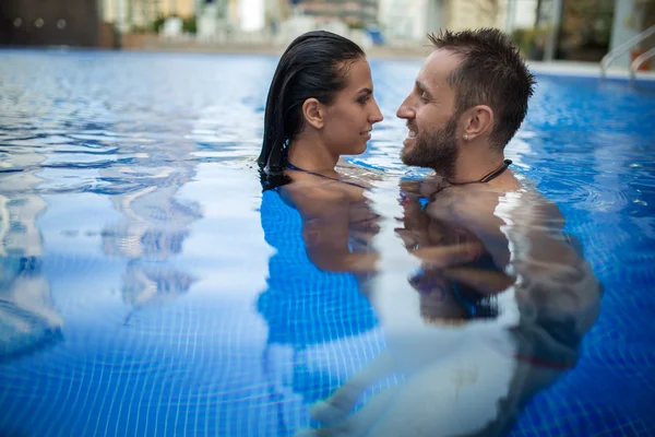 découvrez la piscine naturelle, une baignade écologique filtrée par les plantes, qui s’intègre harmonieusement à votre jardin.