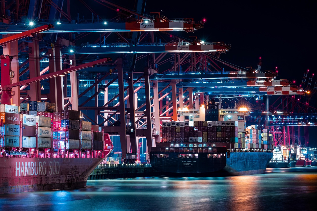 découvrez des solutions de transport de fret personnalisées, adaptées à vos besoins pour expédier vos marchandises efficacement, partout dans le monde.