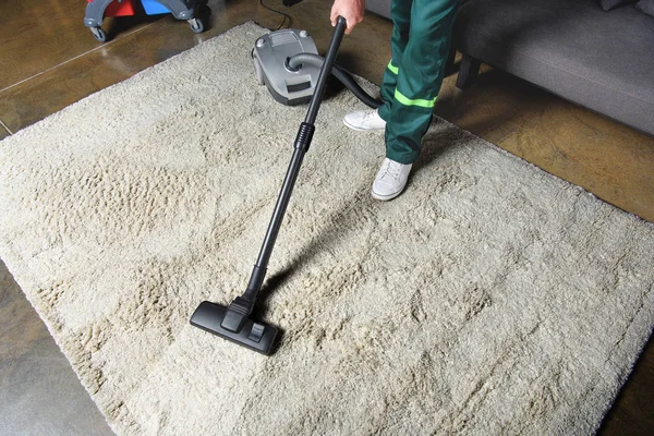 découvrez comment réduire l’usage des textiles et adopter des solutions plus durables au quotidien.